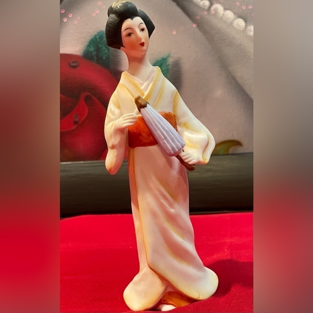 EXTREMELY RARE VINTAGE ROYAL ORLEANS CERAMIC JAPANESE LADY FIGURINE 7’ TALL